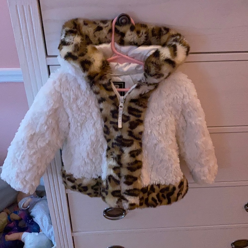 Faux fur leopard jacket perfect for holidays